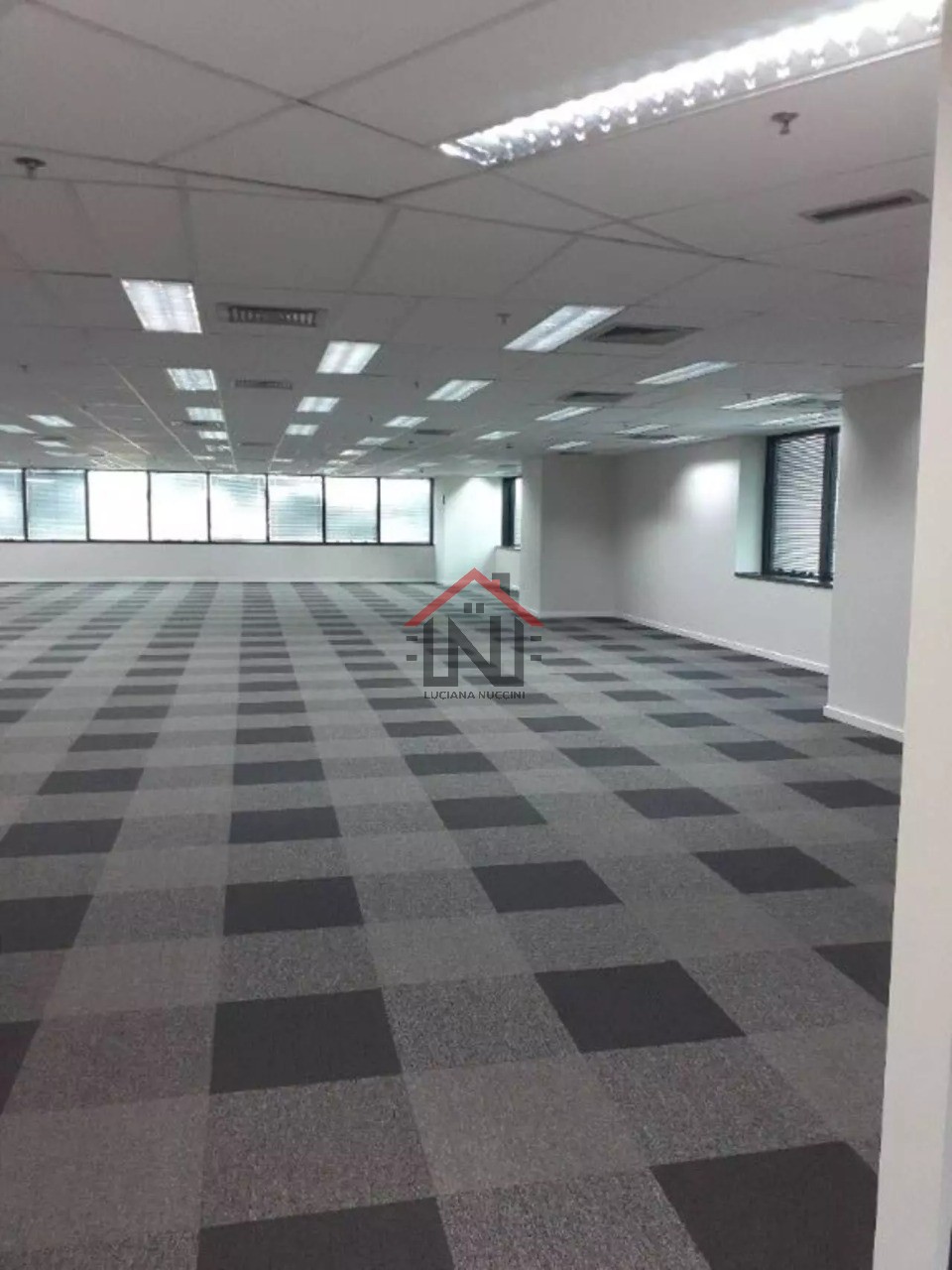 Prédio comercial de alto padrão para venda ou locação em Pinheiros, São Paulo-SP: 13 banheiros, 21 vagas de garagem, 775,00 m².