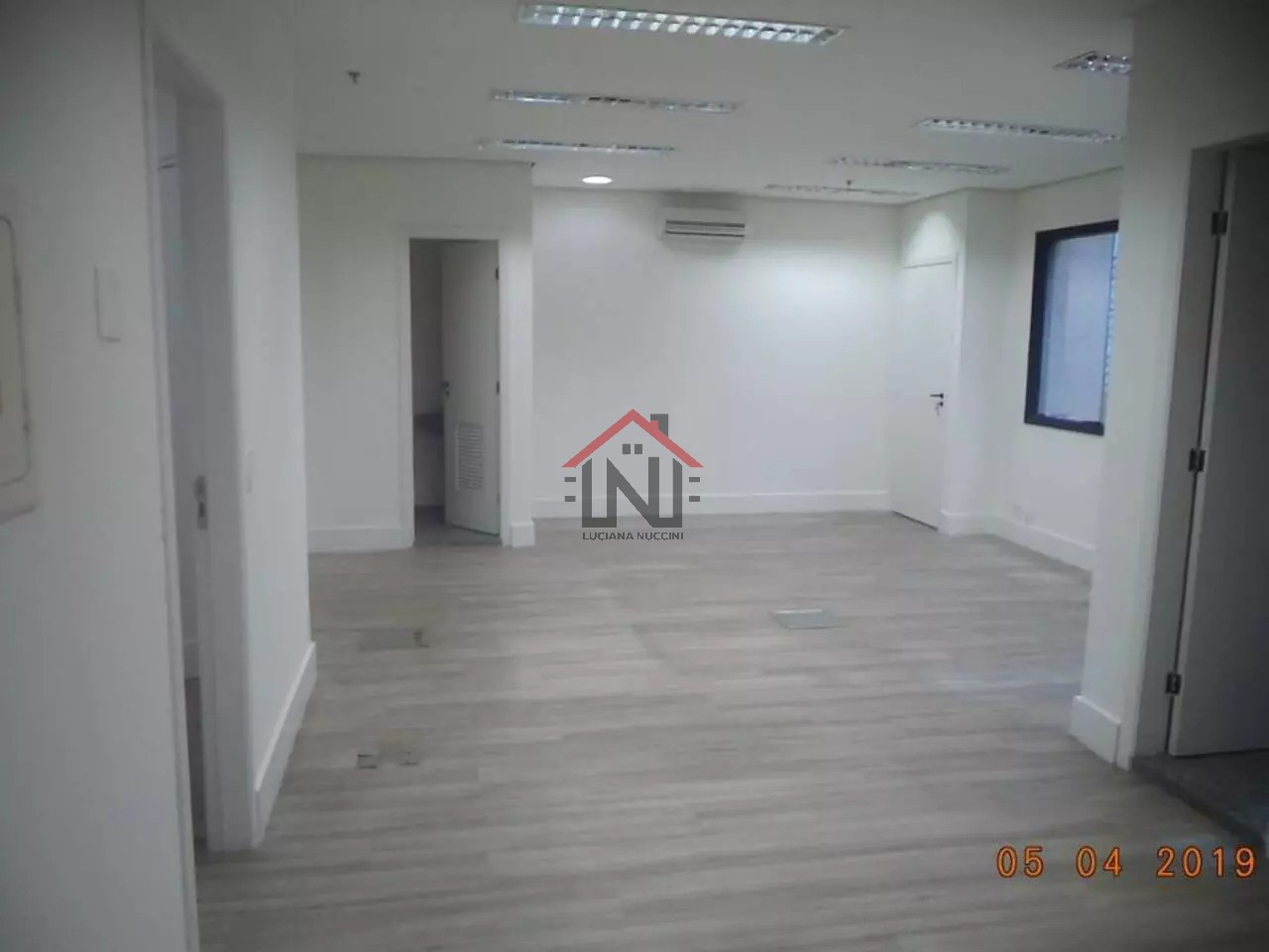 Conjunto Comercial à Venda na Vila Olímpia - São Paulo-SP: 2 Banheiros, 1 Vaga, 37m² de Área!