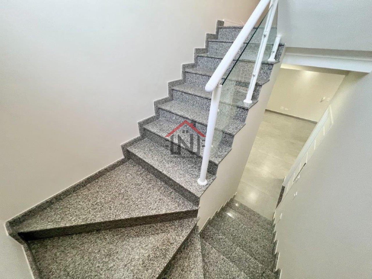 Imperdível oportunidade: Casa à venda em São Paulo-SP, Mirandópolis, 3 quartos, 1 suíte, 1 sala, 2 banheiros, 3 vagas, 170m².