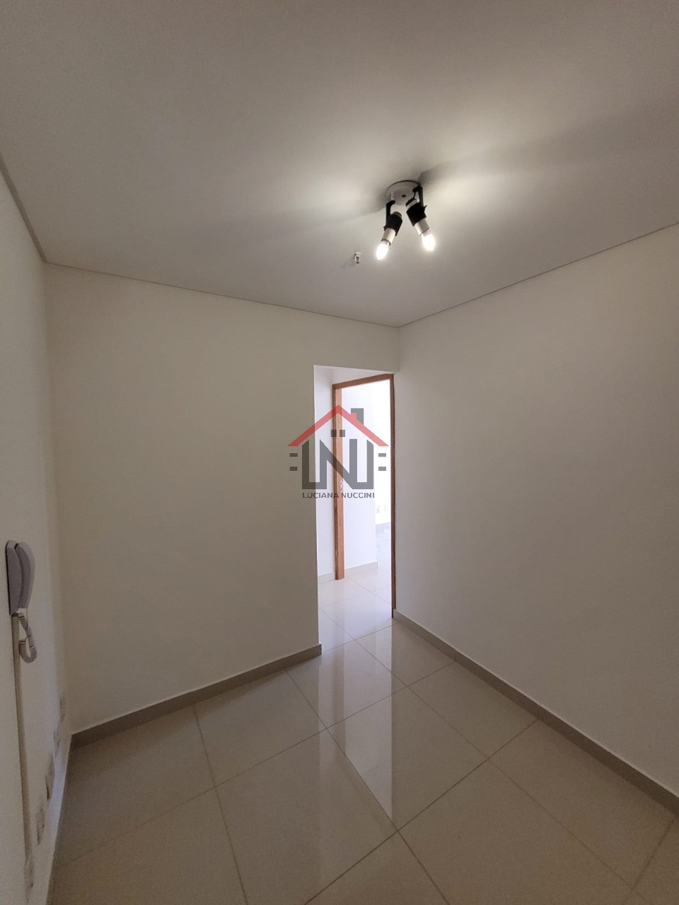 Conjunto Comercial à Venda em São Paulo-SP, na Bela Vista: 2 Banheiros, 1 Vaga de Garagem, 32m² de Área