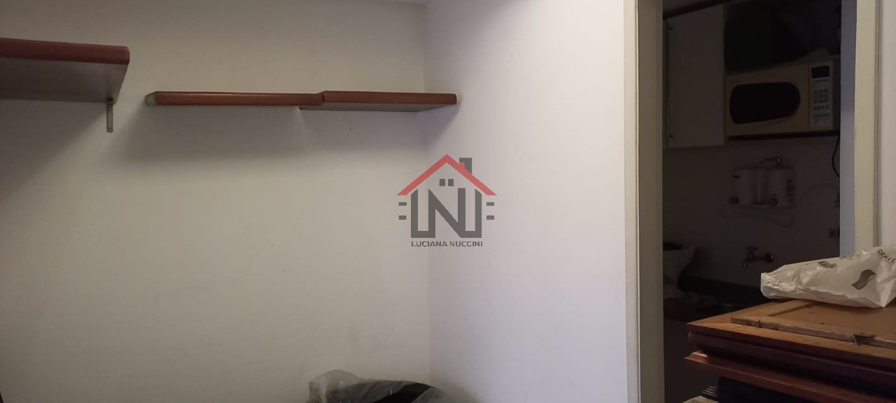 Sala Comercial no Jardim Paulista: 6 Salas, 2 Banheiros - Venda ou Locação em São Paulo-SP
