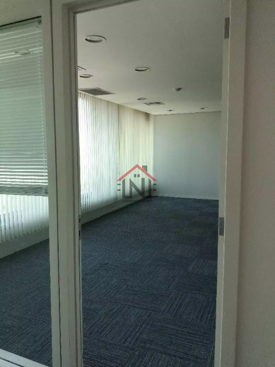 Excelente oportunidade de investimento em conjunto comercial com 19 banheiros no Jardim São Luís, São Paulo-SP!