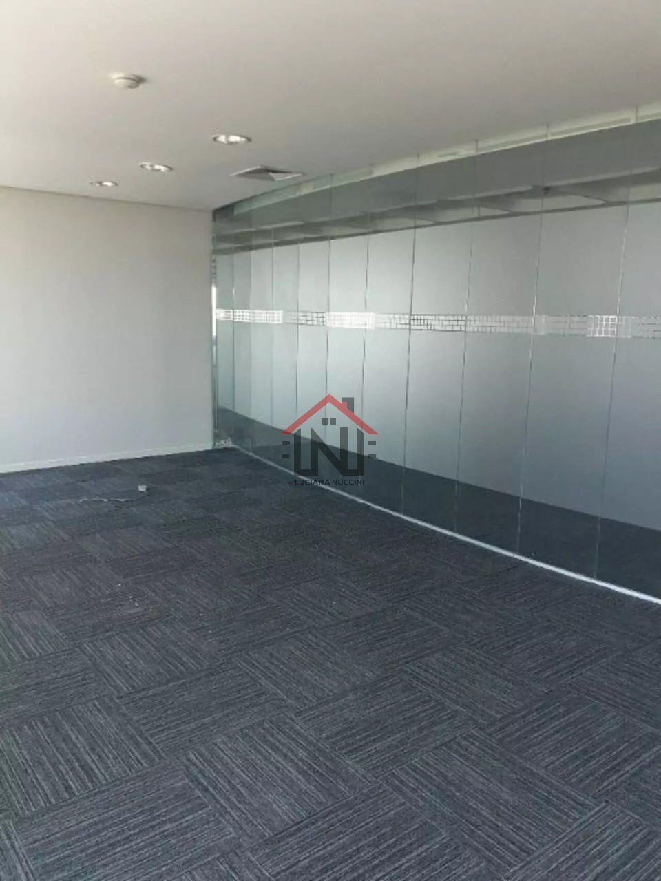 Excelente oportunidade de investimento em conjunto comercial com 19 banheiros no Jardim São Luís, São Paulo-SP!