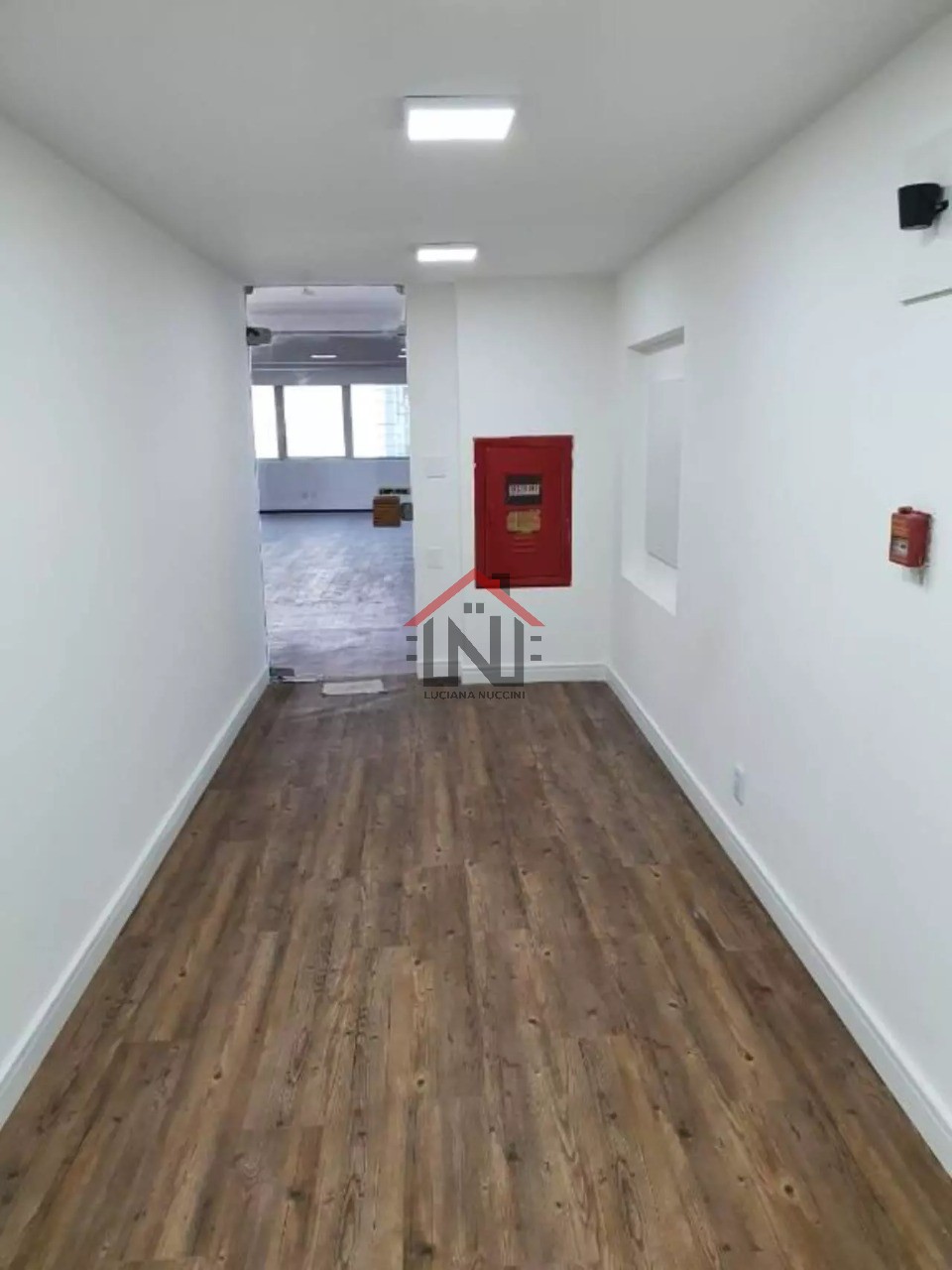 Imperdível conjunto comercial à venda ou locação em São Paulo-SP, Cidade Monções: 3 banheiros, 4 vagas de garagem, 204m²!