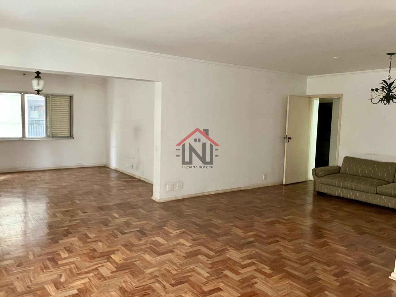 Apartamento à venda no Jardim Paulista, São Paulo-SP: 2 quartos, 1 suíte, 1 sala, 2 banheiros, 1 vaga - 154m².