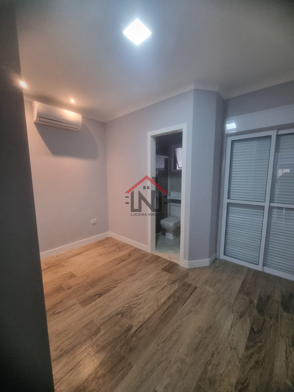 Casa à venda em São Paulo-SP, Vila Gumercindo: 3 quartos, 3 suítes, 1 sala, 4 banheiros, 2 vagas de garagem, 120m². Venha conferir!