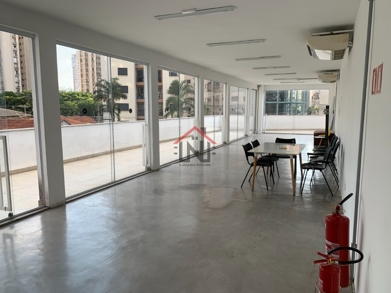 Salão Comercial de Alto Padrão na Vila Olímpia, São Paulo-SP: 700m², 5 Banheiros e 5 Vagas de Garagem!