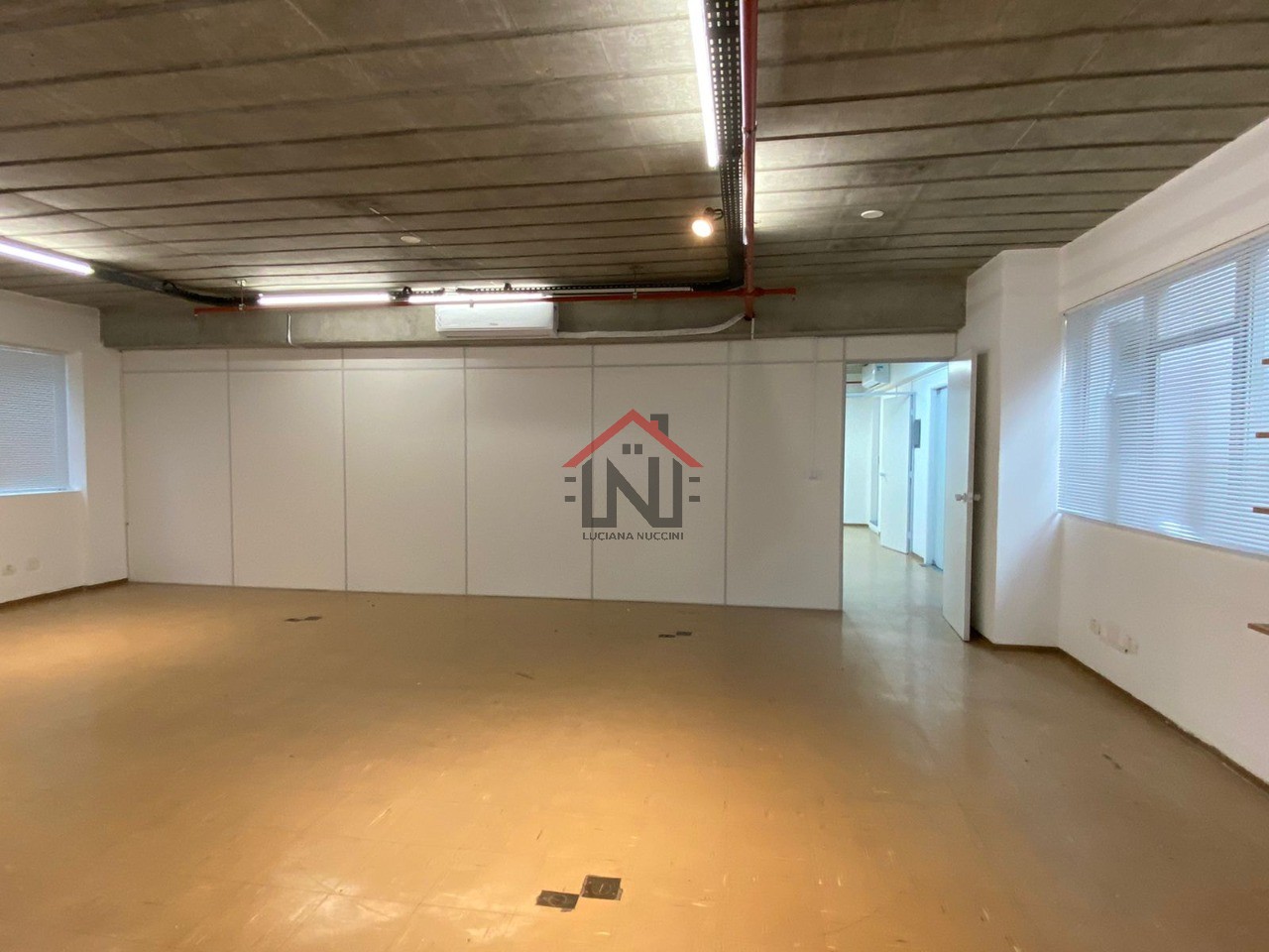 Conjunto Comercial de Alto Padrão na Vila Olímpia - São Paulo-SP: 1 Sala, 1 Banheiro, 4 Vagas, 190m². Venha Conferir!
