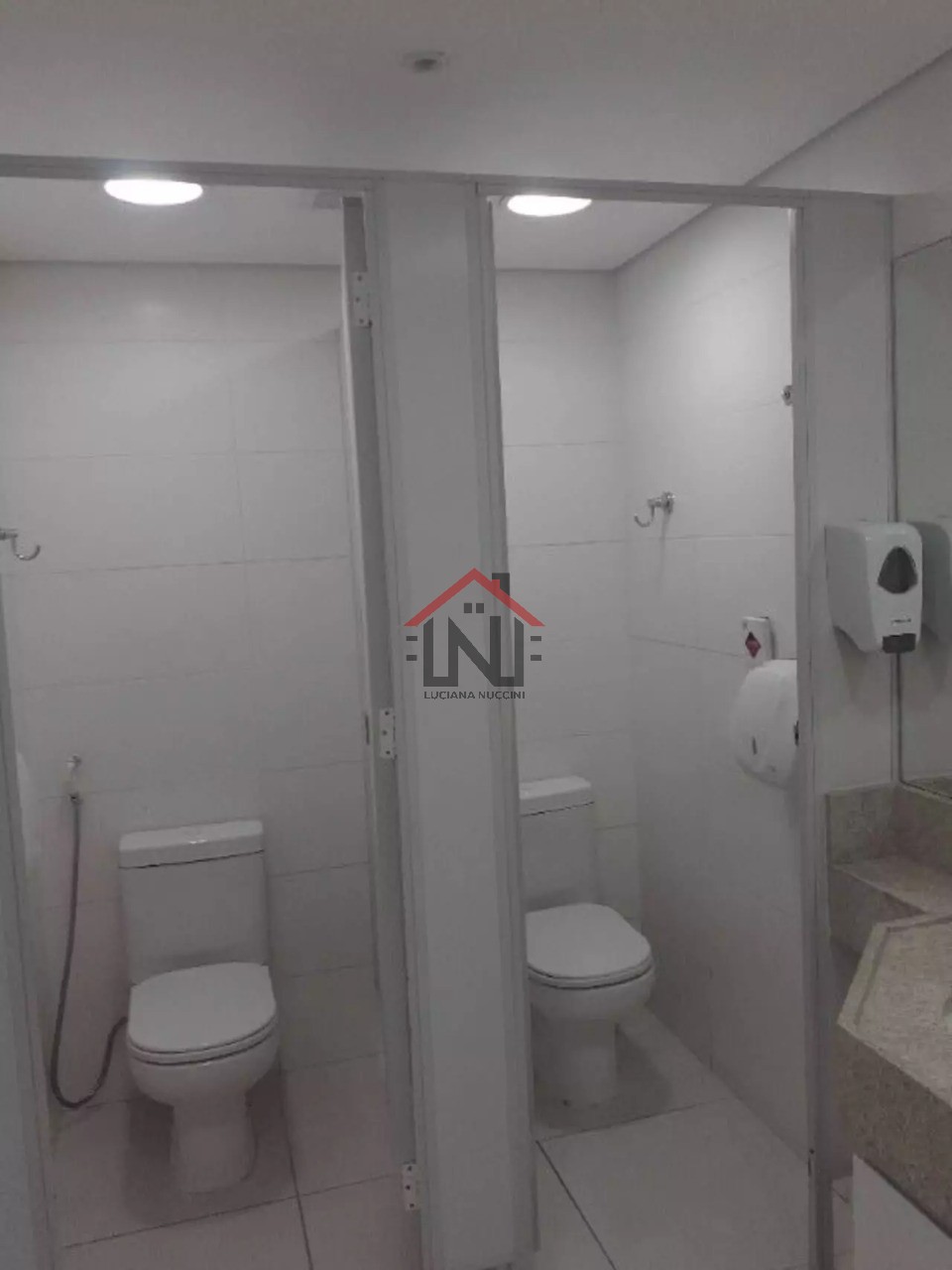 Prédio comercial de alto padrão para venda ou locação em Pinheiros, São Paulo-SP: 13 banheiros, 21 vagas de garagem, 775,00 m².