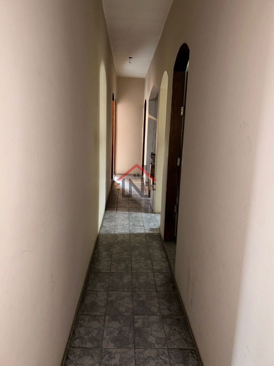 Casa à venda em São João Clímaco, São Paulo-SP: 3 quartos, 3 salas, 3 banheiros, 5 vagas de garagem, 298m² de área.