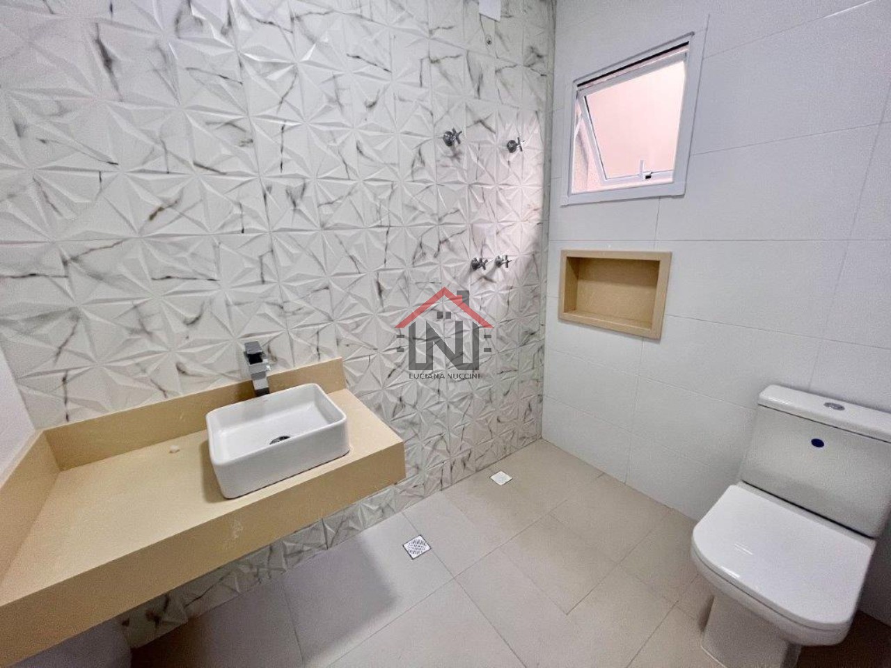 Imperdível oportunidade: Casa à venda em São Paulo-SP, Mirandópolis, 3 quartos, 1 suíte, 1 sala, 2 banheiros, 3 vagas, 170m².