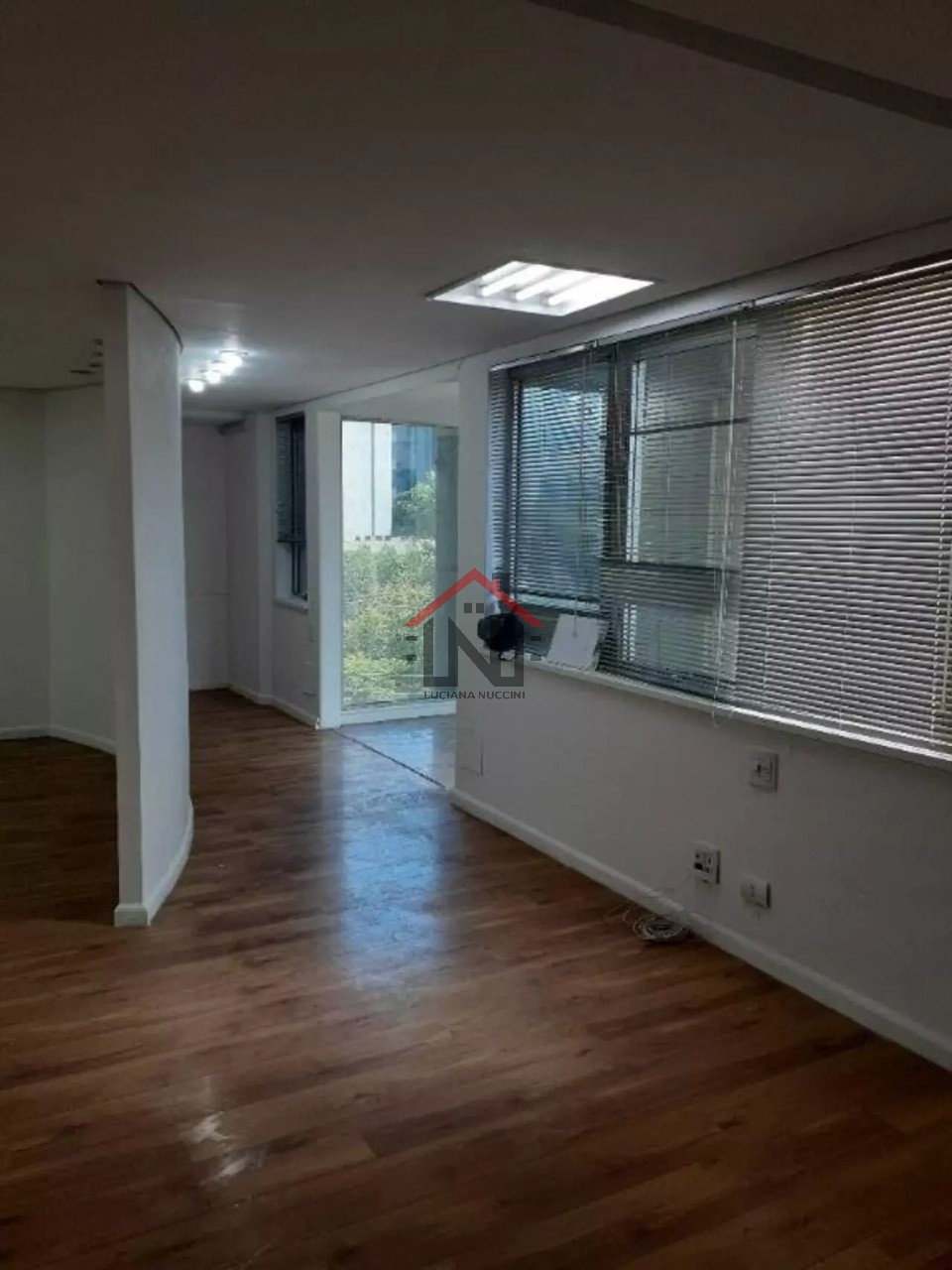 Conjunto Comercial de Alto Padrão na Cidade Monções, São Paulo-SP: 3 Banheiros, 4 Vagas e 204m² de Área