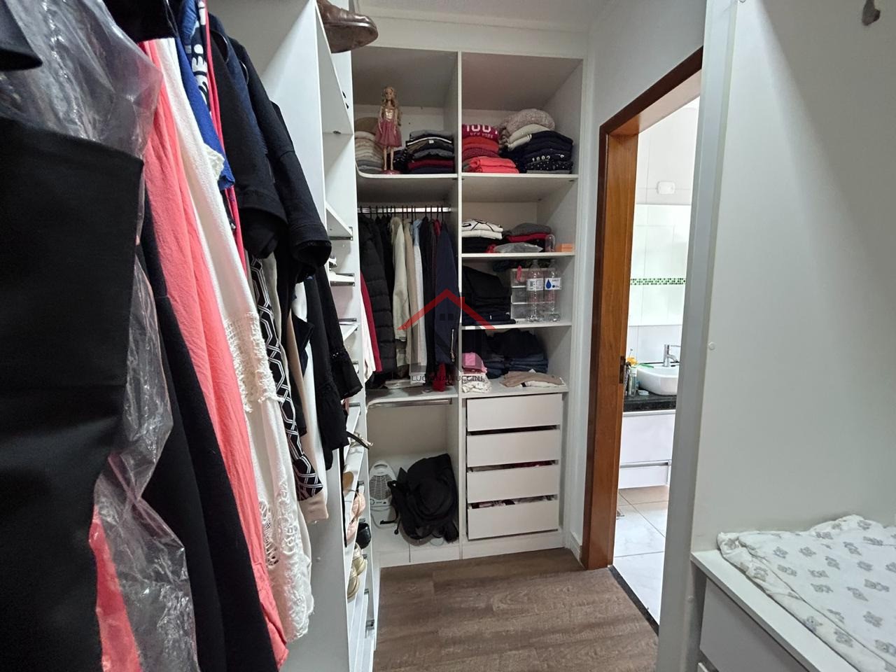 Imperdível Casa à Venda na Vila Mariana, São Paulo-SP: 3 Quartos, 3 Suítes, 1 Sala, 4 Banheiros, 6 Vagas de Garagem, 243m².