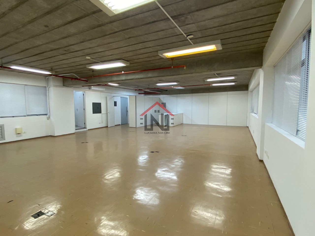 Conjunto Comercial de Alto Padrão na Vila Olímpia - São Paulo-SP: 1 Sala, 1 Banheiro, 4 Vagas, 190m². Venha Conferir!