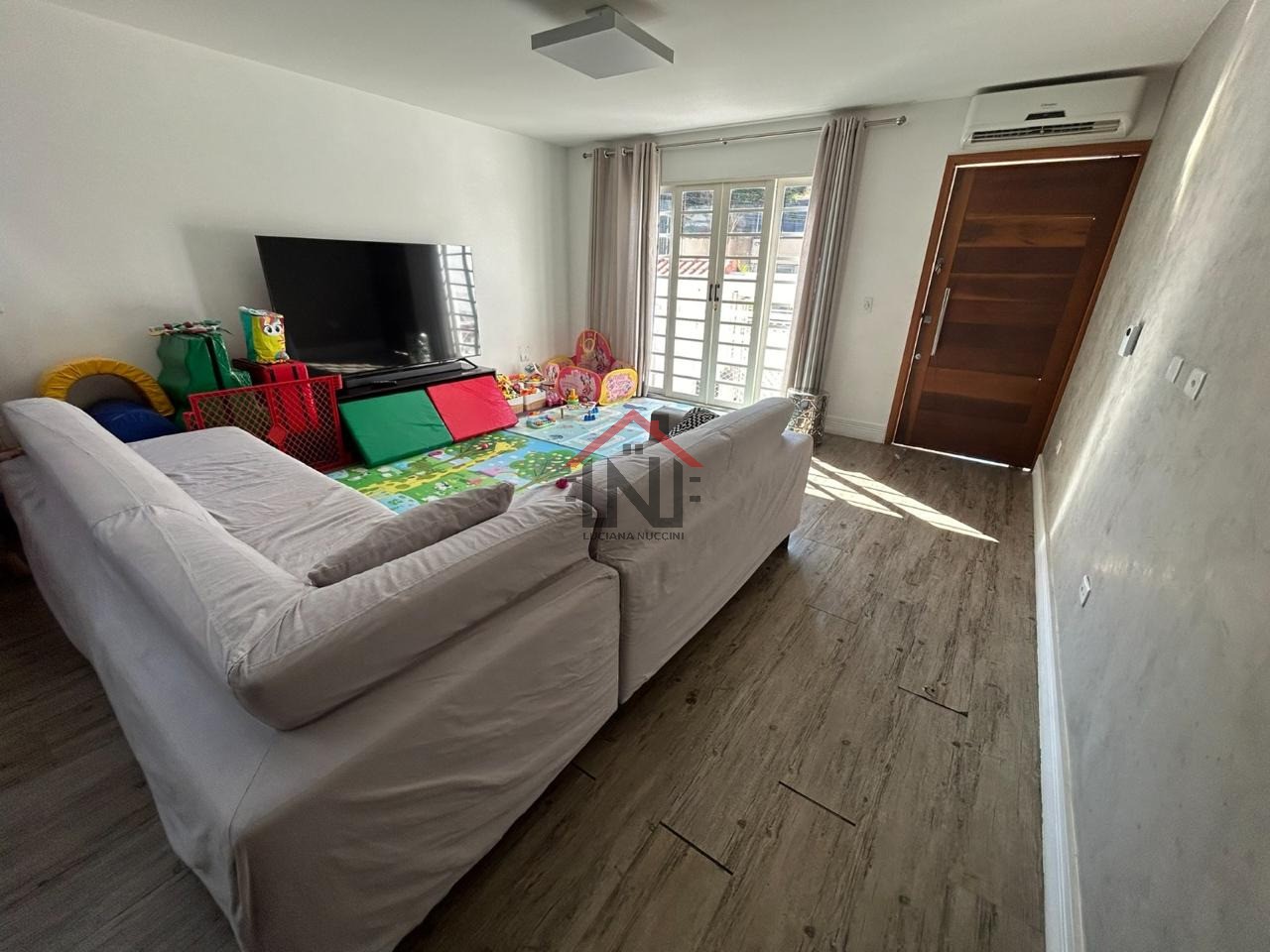Imperdível Casa à Venda na Vila Mariana, São Paulo-SP: 3 Quartos, 3 Suítes, 1 Sala, 4 Banheiros, 6 Vagas de Garagem, 243m².