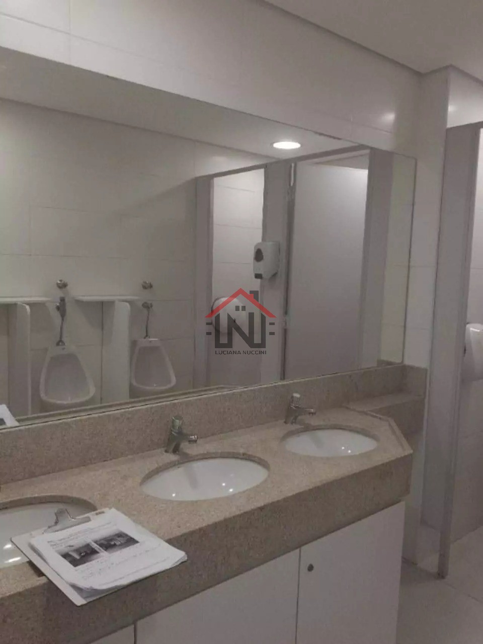 Prédio comercial de alto padrão para venda ou locação em Pinheiros, São Paulo-SP: 13 banheiros, 21 vagas de garagem, 775,00 m².