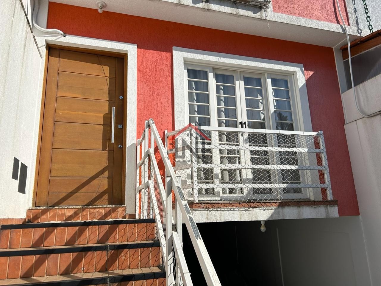 Luxuosa mansão de 6 quartos e 6 suítes na Vila Mariana, São Paulo-SP: 2 salas, 6 vagas e 243m² de puro requinte!