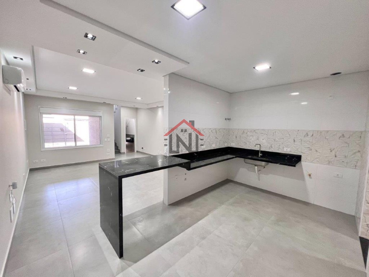 Imperdível oportunidade: Casa à venda em São Paulo-SP, Mirandópolis, 3 quartos, 1 suíte, 1 sala, 2 banheiros, 3 vagas, 170m².