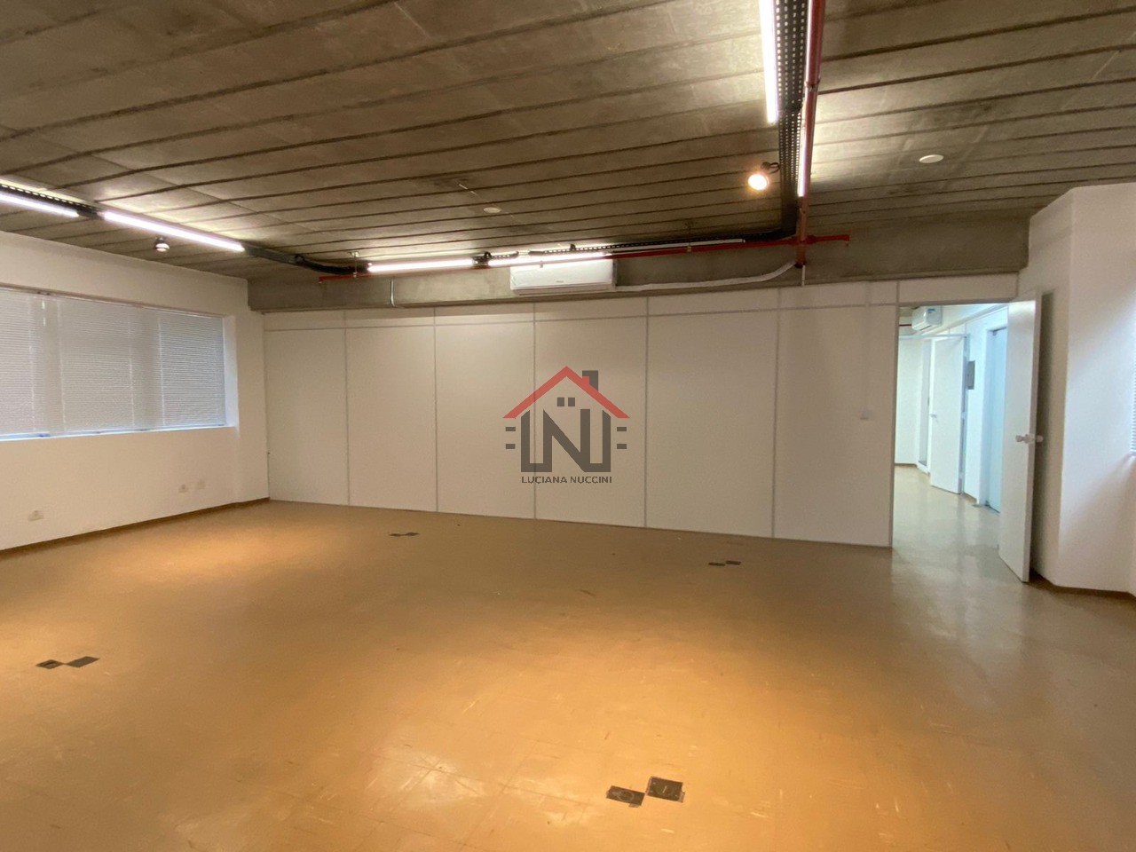 Conjunto Comercial de Alto Padrão na Vila Olímpia - São Paulo-SP: 1 Sala, 1 Banheiro, 4 Vagas, 190m². Venha Conferir!