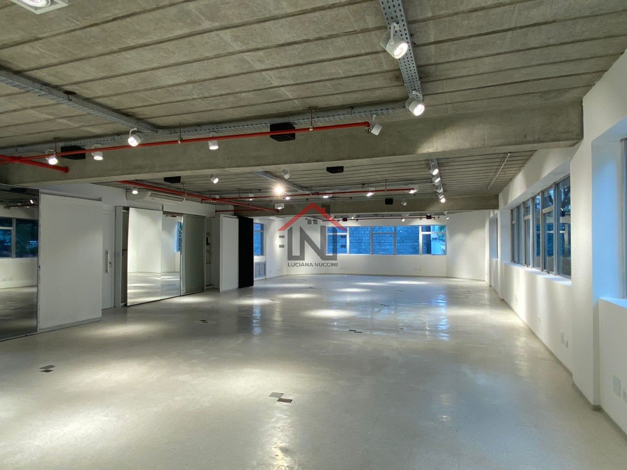 Conjunto Comercial de Alto Padrão na Vila Olímpia, São Paulo-SP: Espaço Ideal para o Sucesso do seu Negócio!