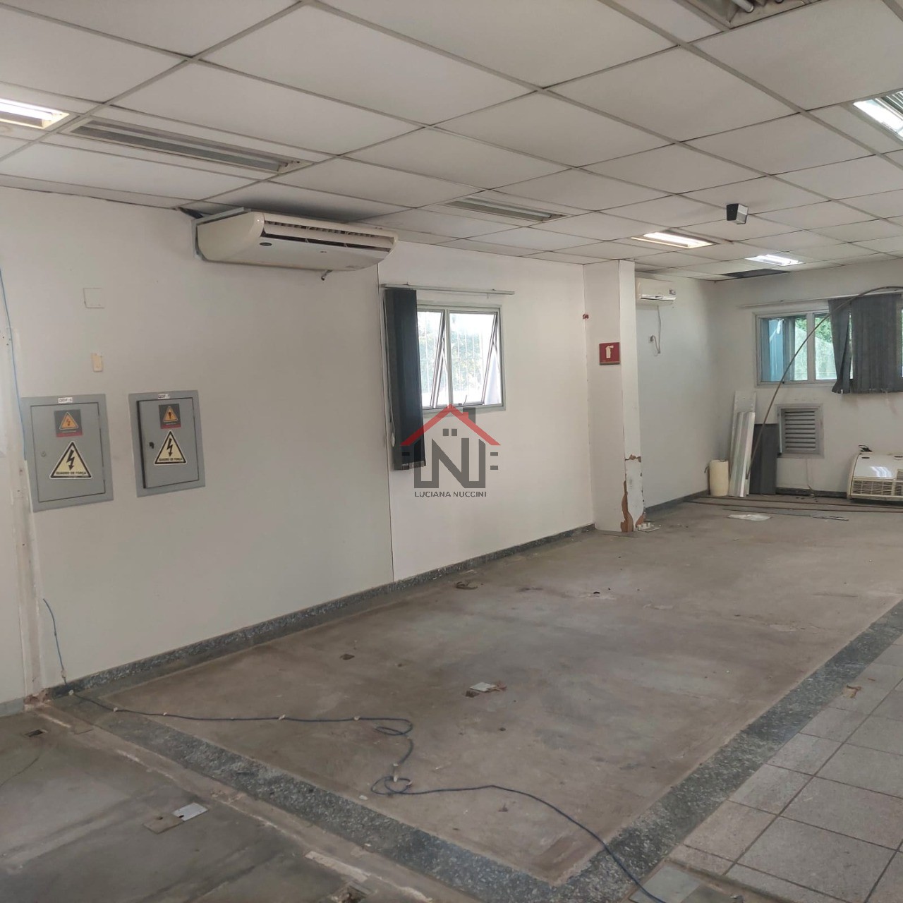 Salão Comercial de Alto Padrão para Locação em São Paulo-SP, no Pacaembu: 1 Sala, 4 Banheiros, 30 Vagas e 450m² de Área