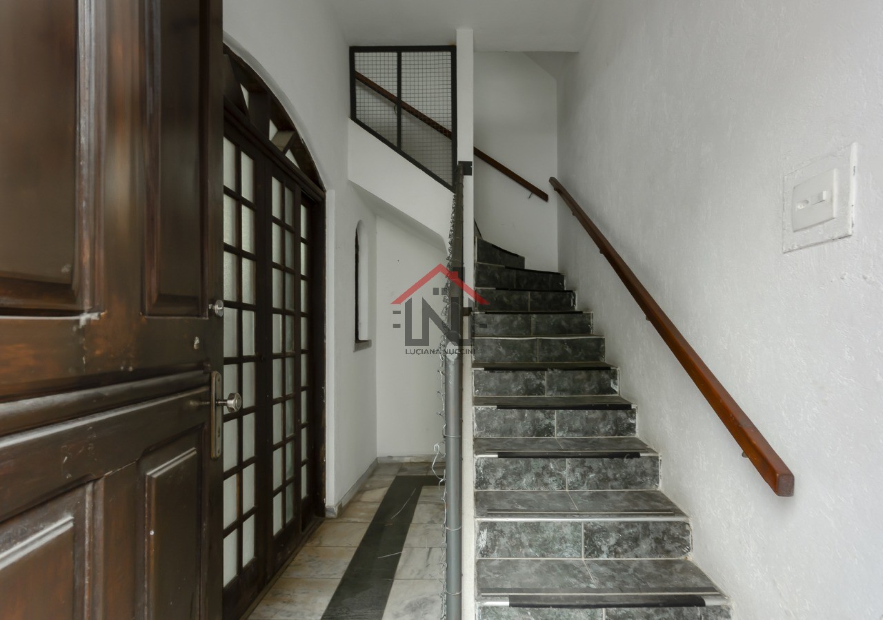 Aluguel de Casa com 3 Quartos e 1 Suíte na Vila Romana, São Paulo-SP: Espaço e Conforto em 230m²!