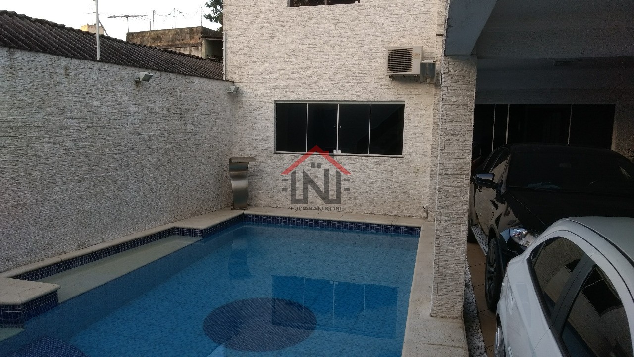 Casa de luxo à venda em São Paulo-SP, Sacomã: 4 quartos, 1 suíte, 1 sala, 3 banheiros, 4 vagas, 500m². Venha conferir!