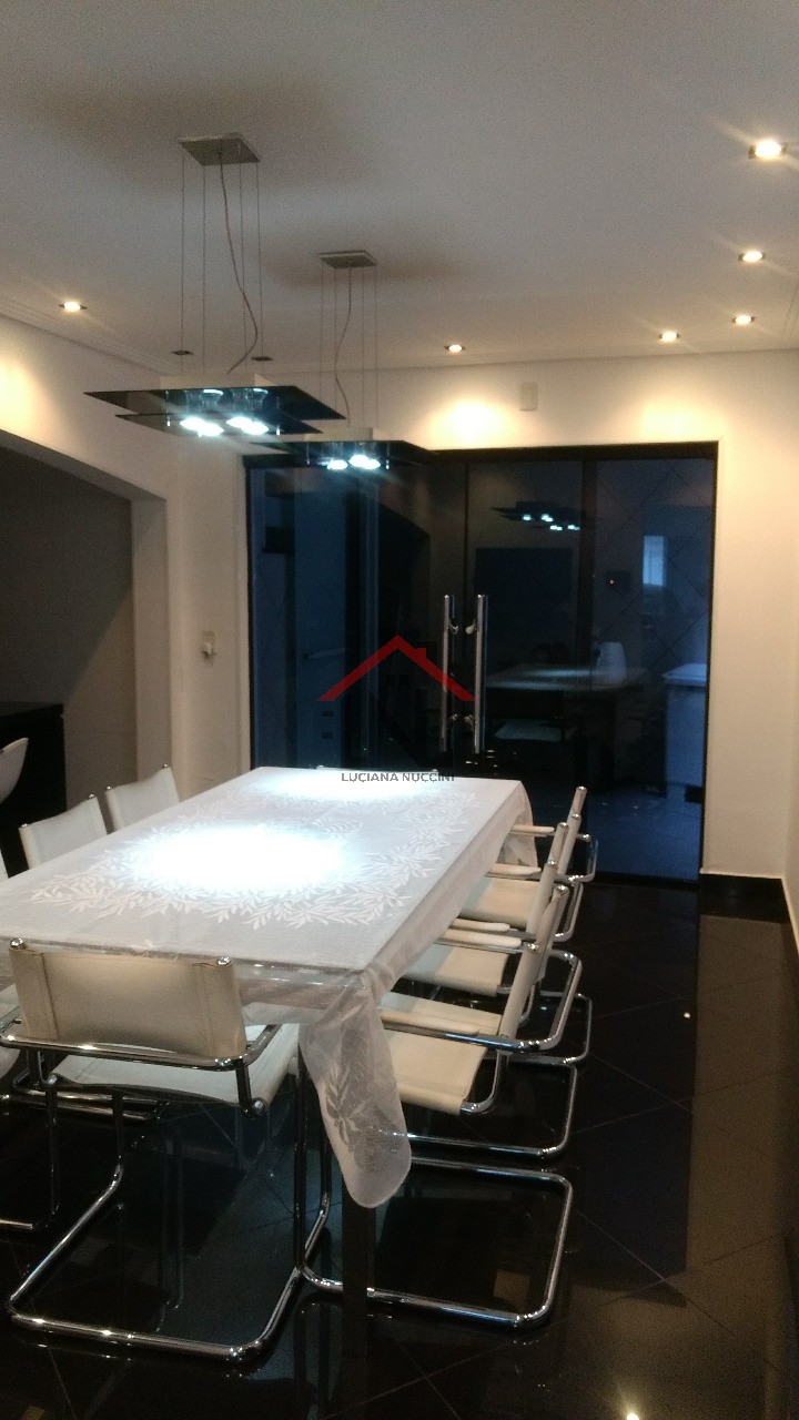 Casa de luxo à venda em São Paulo-SP, Sacomã: 4 quartos, 1 suíte, 1 sala, 3 banheiros, 4 vagas, 500m². Venha conferir!
