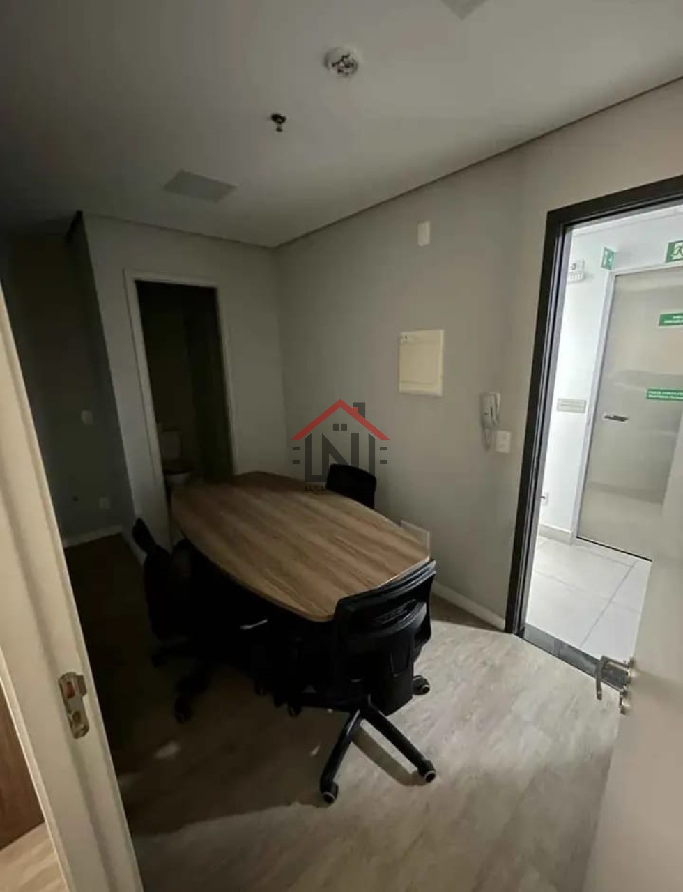 Conjunto Comercial à Venda em São Paulo-SP, Bairro Aclimação: 1 Sala, 1 Banheiro e 1 Vaga na Garagem!