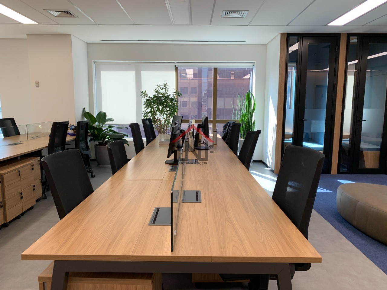 Conjunto Comercial de Alto Padrão para Locação no Jardim Paulistano, São Paulo-SP: 1 Sala, 6 Banheiros, 8 Vagas de Garagem, 335m²!