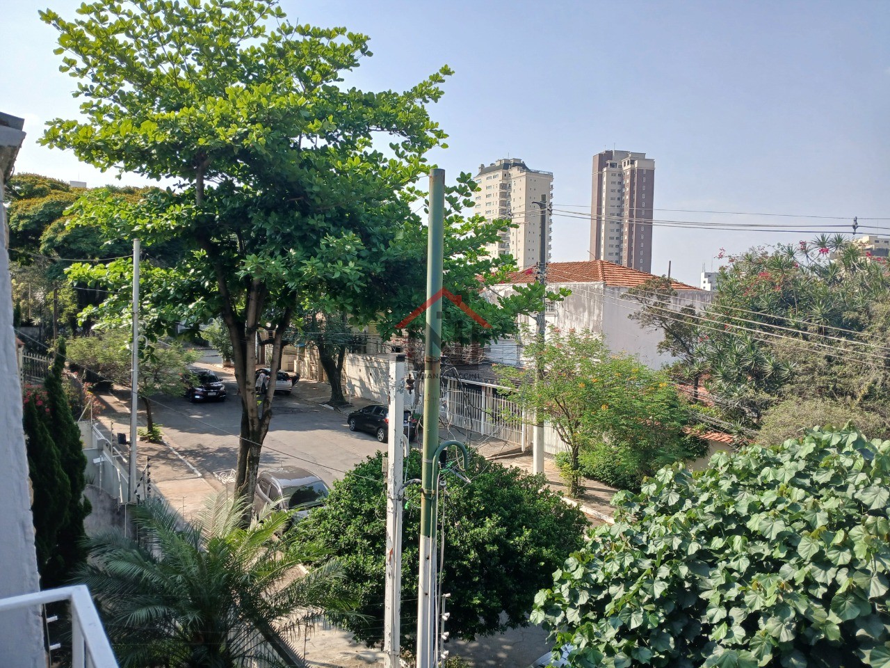 Casa para locação em São Paulo-SP, bairro Aclimação, 2 quartos, 1 sala, 1 vaga de garagem, 208m² de área.