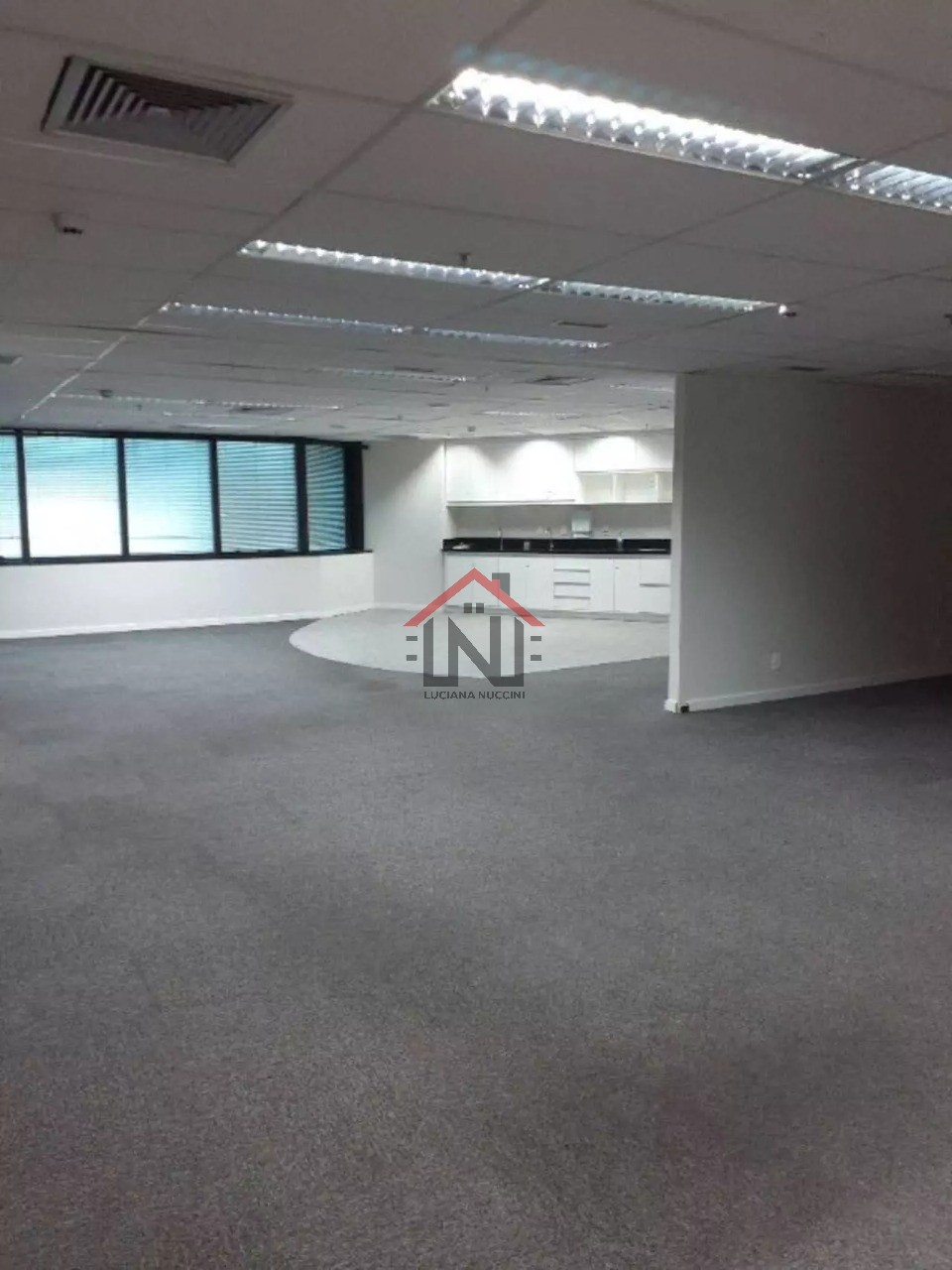 Prédio comercial de alto padrão para venda ou locação em Pinheiros, São Paulo-SP: 13 banheiros, 21 vagas de garagem, 775,00 m².