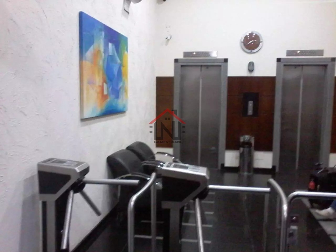 Conjunto Comercial à Venda ou Locação em Indianópolis, São Paulo-SP: 2 Banheiros, 1 Vaga, 37m² de Área!