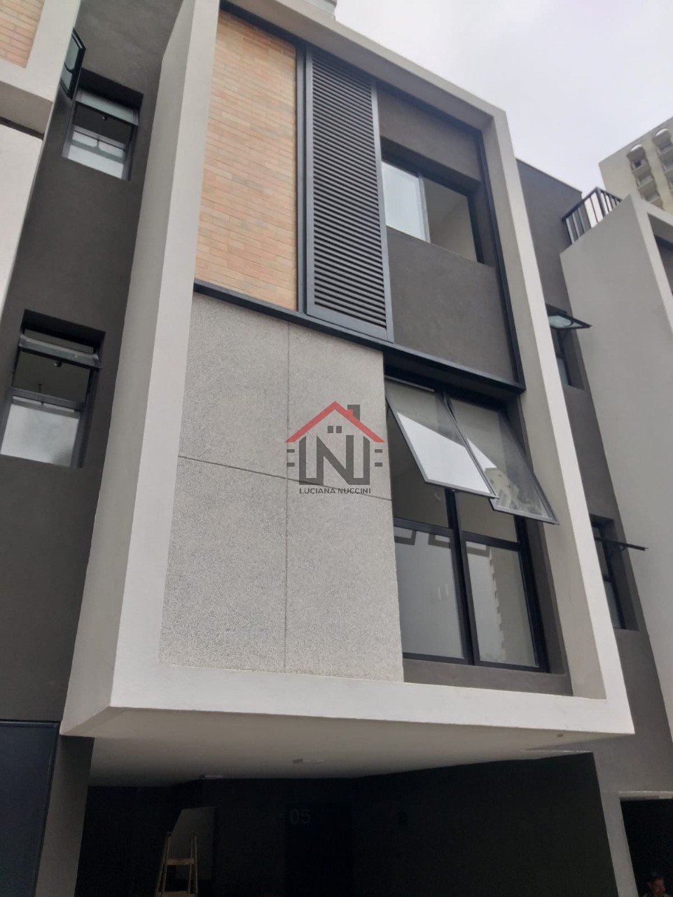 Casa à venda na Vila Mariana, São Paulo-SP: 2 quartos, 1 suíte, 1 sala, 2 banheiros, 1 vaga de garagem, 149m²!