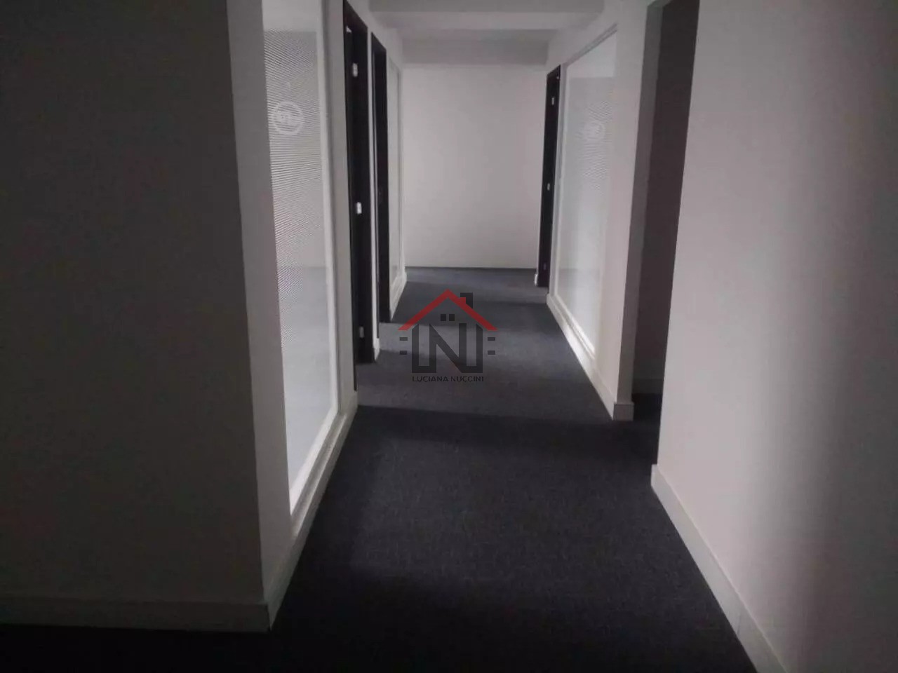 Conjunto Comercial de Alto Padrão na Cidade Monções, São Paulo-SP: 212m², 2 Banheiros, 3 Vagas de Garagem!