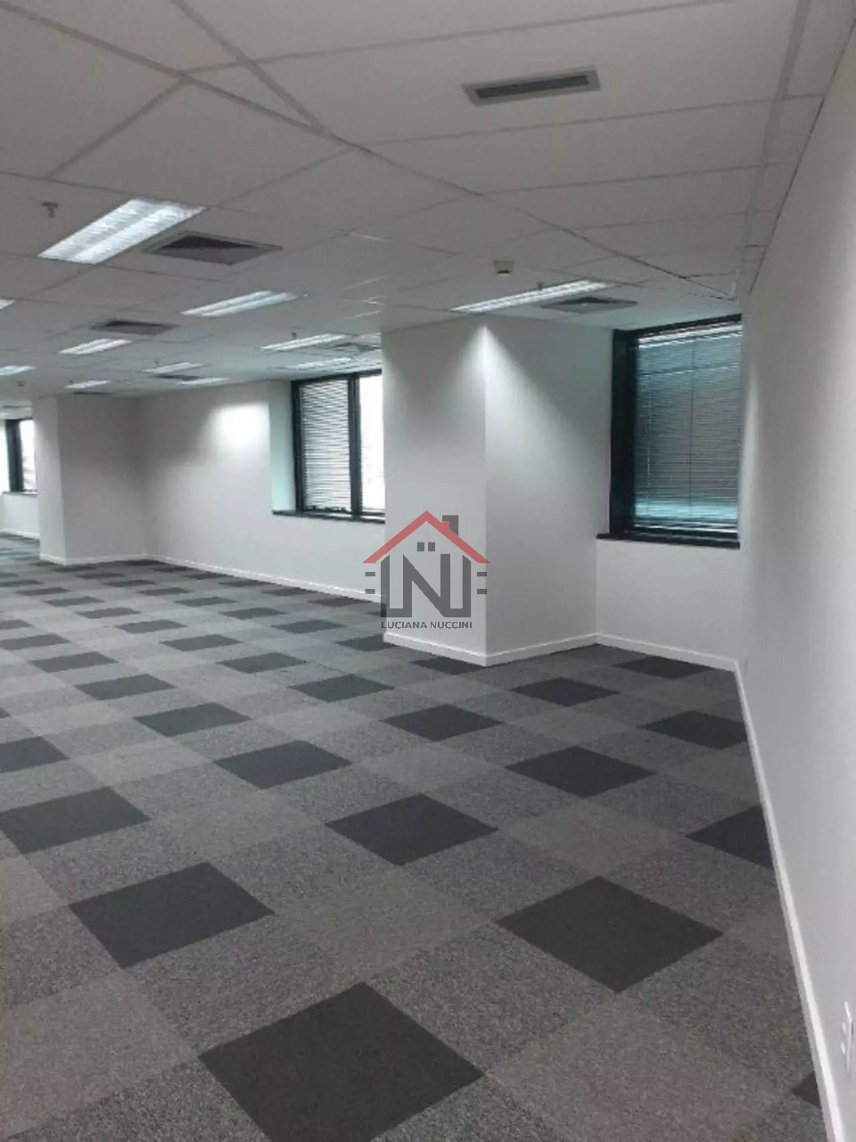 Prédio comercial de alto padrão para venda ou locação em Pinheiros, São Paulo-SP: 13 banheiros, 21 vagas de garagem, 775,00 m².