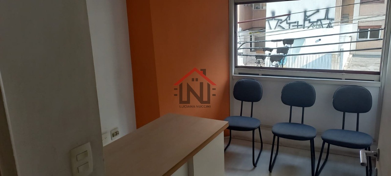 Sala Comercial no Jardim Paulista: 6 Salas, 2 Banheiros - Venda ou Locação em São Paulo-SP