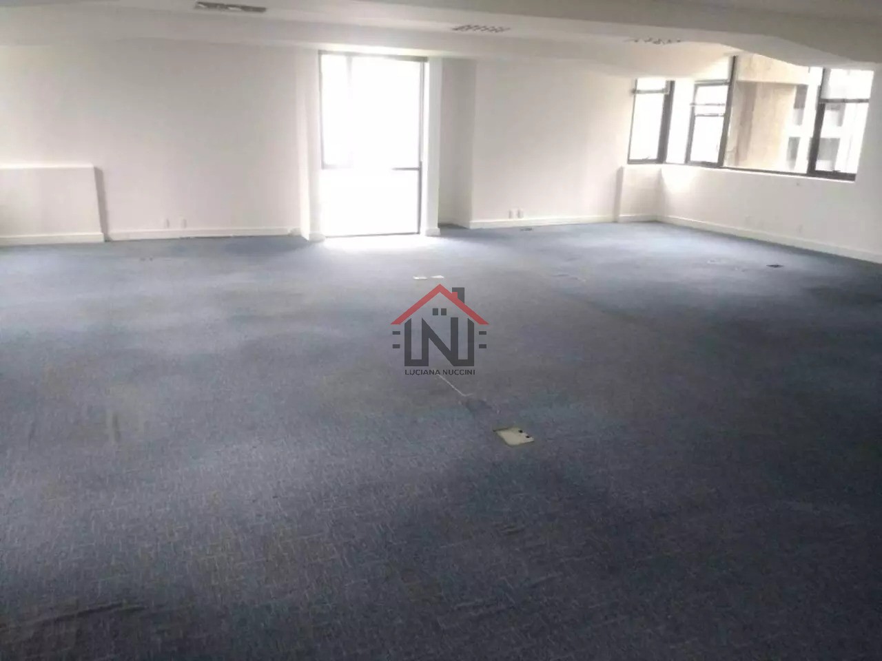 Conjunto Comercial de Alto Padrão na Cidade Monções, São Paulo-SP: 212m², 2 Banheiros, 3 Vagas de Garagem!