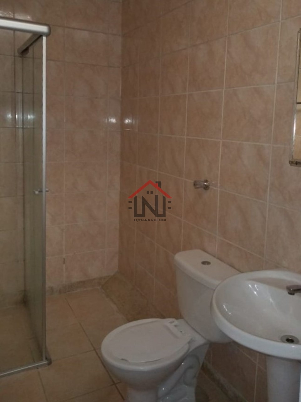 Imperdível oportunidade: casa de 2 quartos com suíte e 2 vag