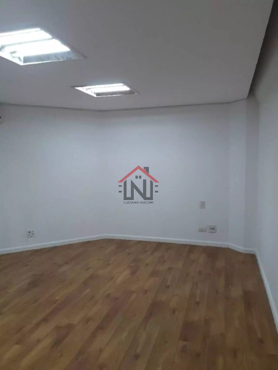 Conjunto Comercial de Alto Padrão na Cidade Monções, São Paulo-SP: 3 Banheiros, 4 Vagas e 204m² de Área