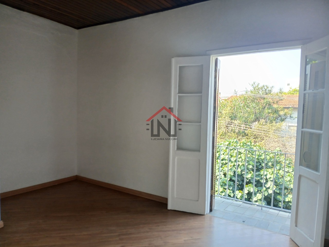 Casa para locação em São Paulo-SP, bairro Aclimação, 2 quartos, 1 sala, 1 vaga de garagem, 208m² de área.