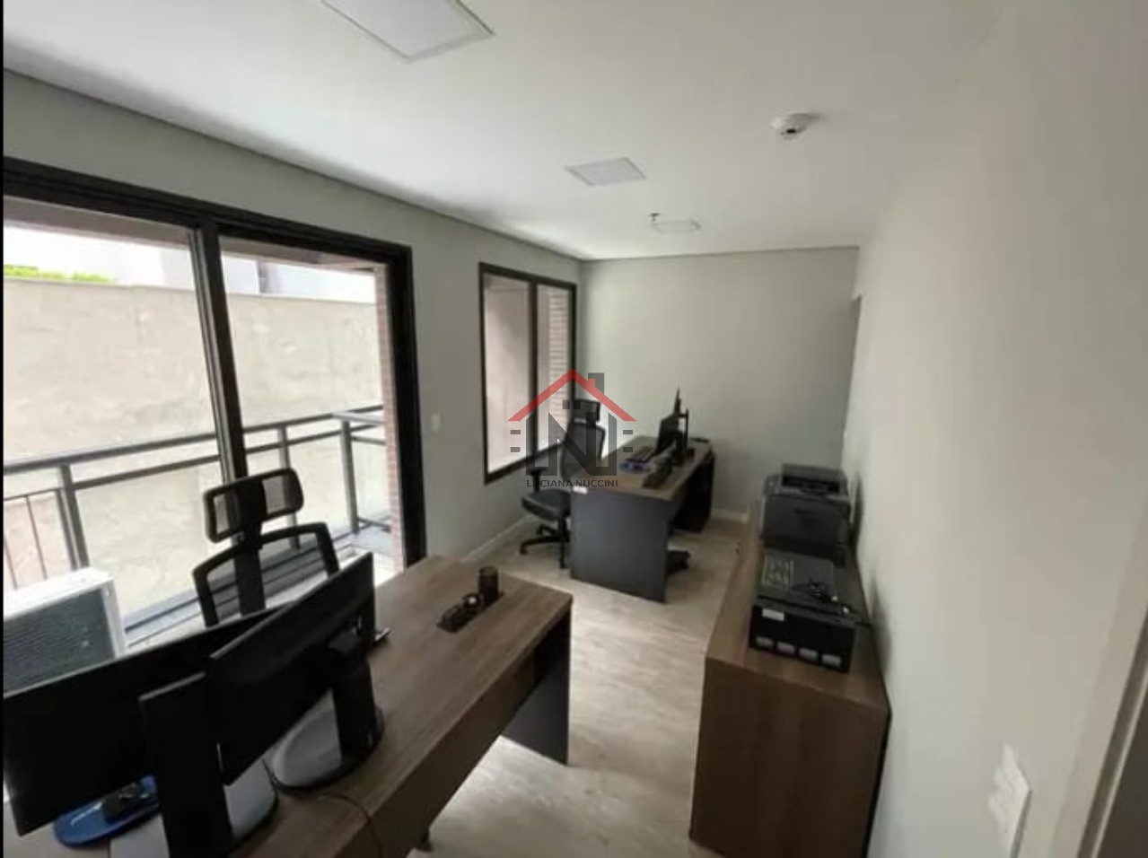 Conjunto Comercial à Venda em São Paulo-SP, Bairro Aclimação: 1 Sala, 1 Banheiro e 1 Vaga na Garagem!