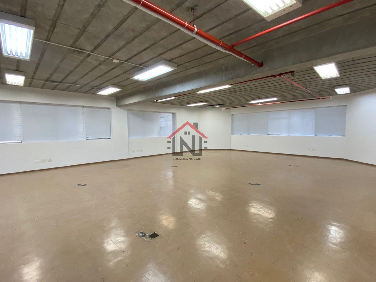Conjunto Comercial de Alto Padrão na Vila Olímpia - São Paulo-SP: 1 Sala, 1 Banheiro, 4 Vagas, 190m². Venha Conferir!