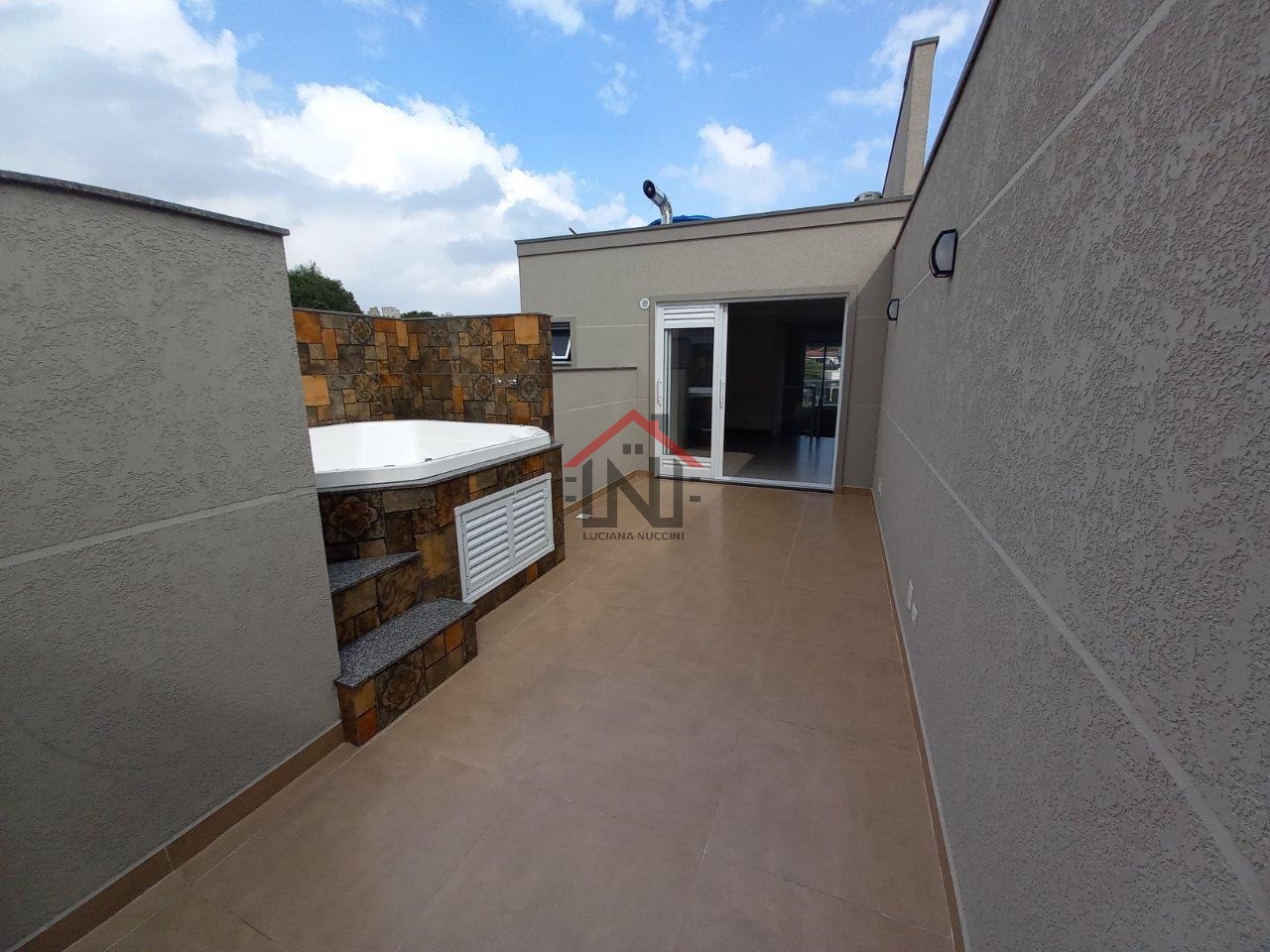 Imperdível oportunidade: Casa à venda em São Paulo-SP, Mirandópolis, 3 quartos, 1 suíte, 1 sala, 2 banheiros, 3 vagas, 170m².