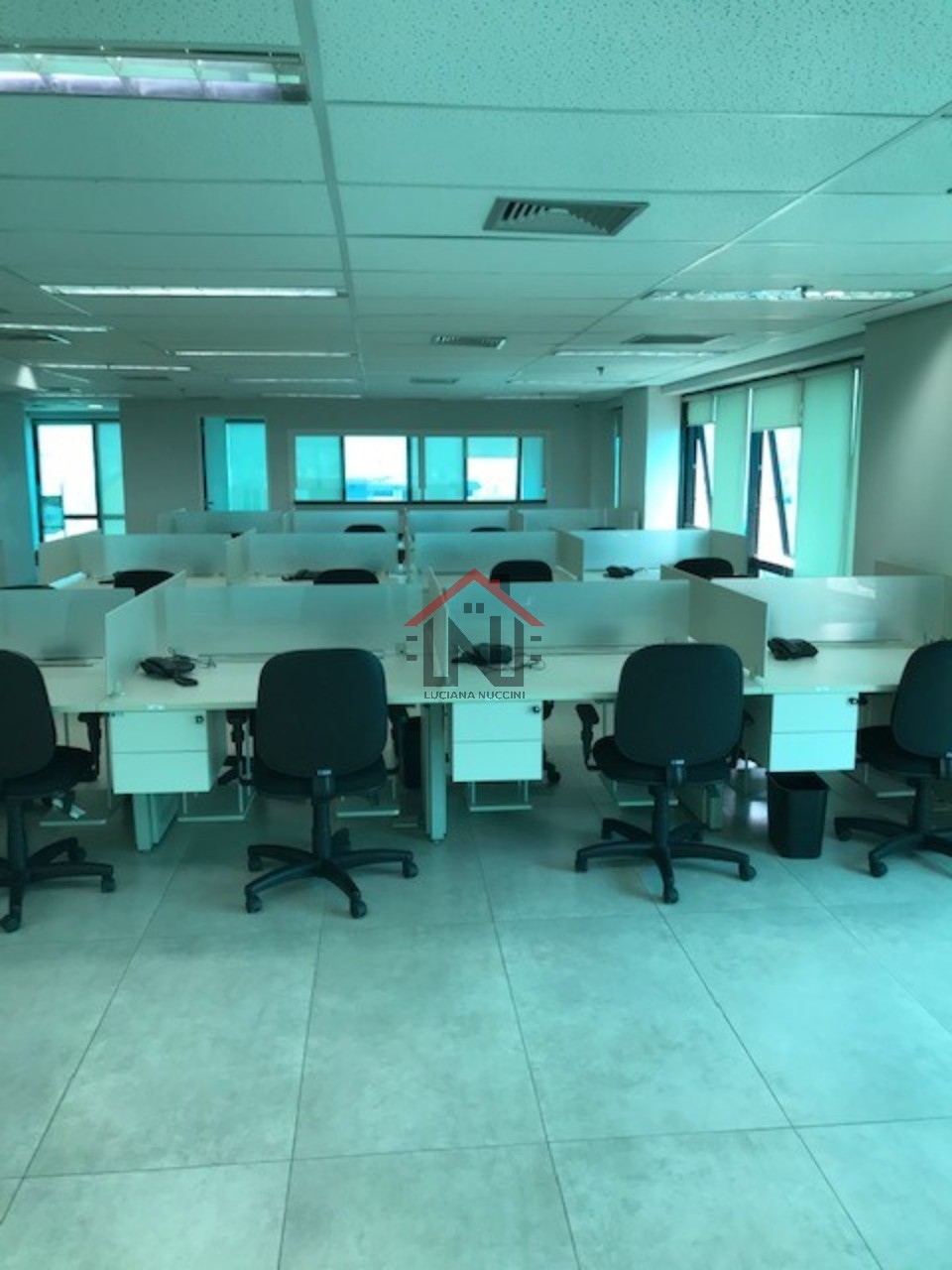 Conjunto Comercial de Alto Padrão com 170m², 4 vagas na melhor localização de Indianópolis, São Paulo-SP!