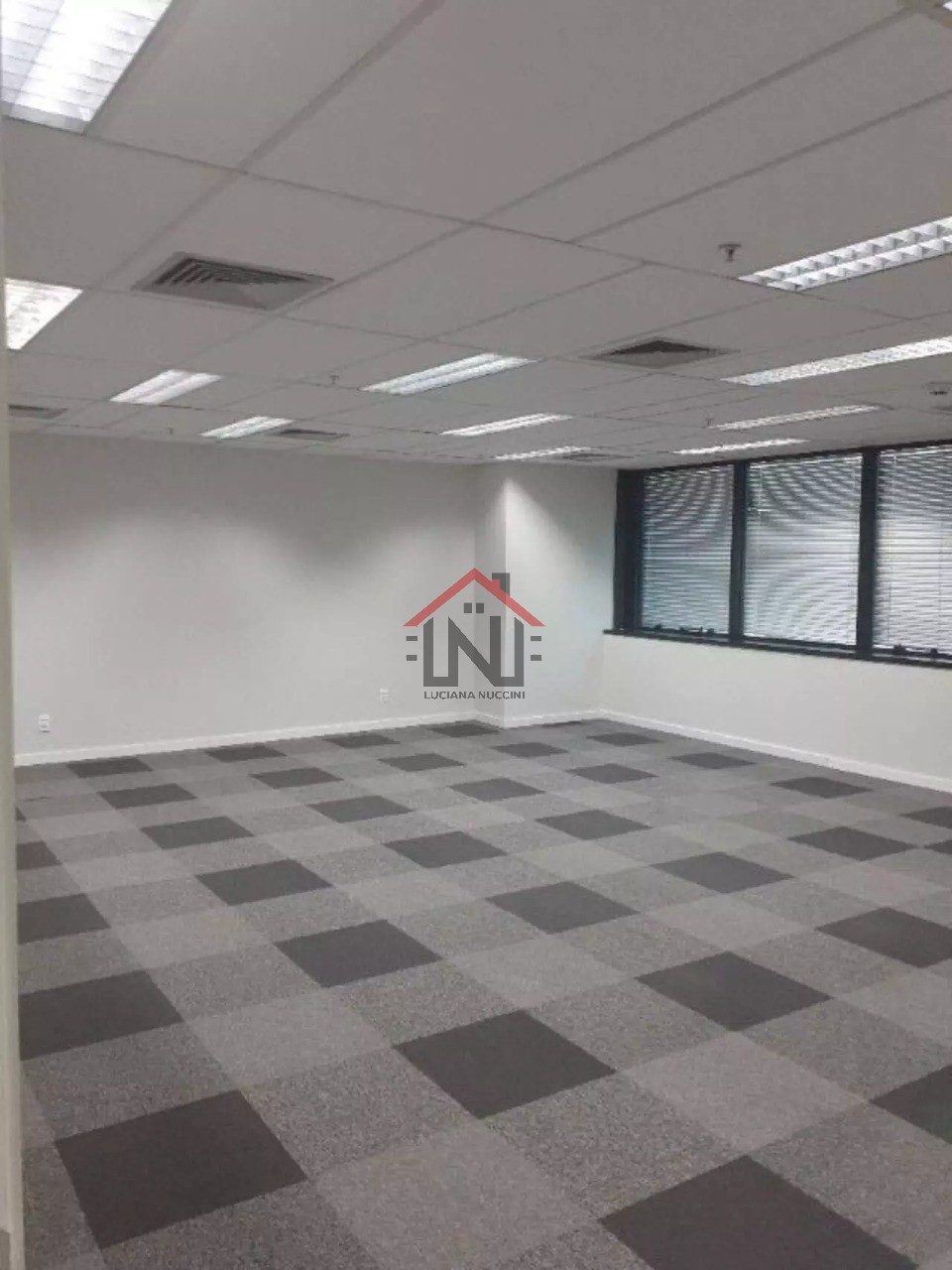 Prédio comercial de alto padrão para venda ou locação em Pinheiros, São Paulo-SP: 13 banheiros, 21 vagas de garagem, 775,00 m².