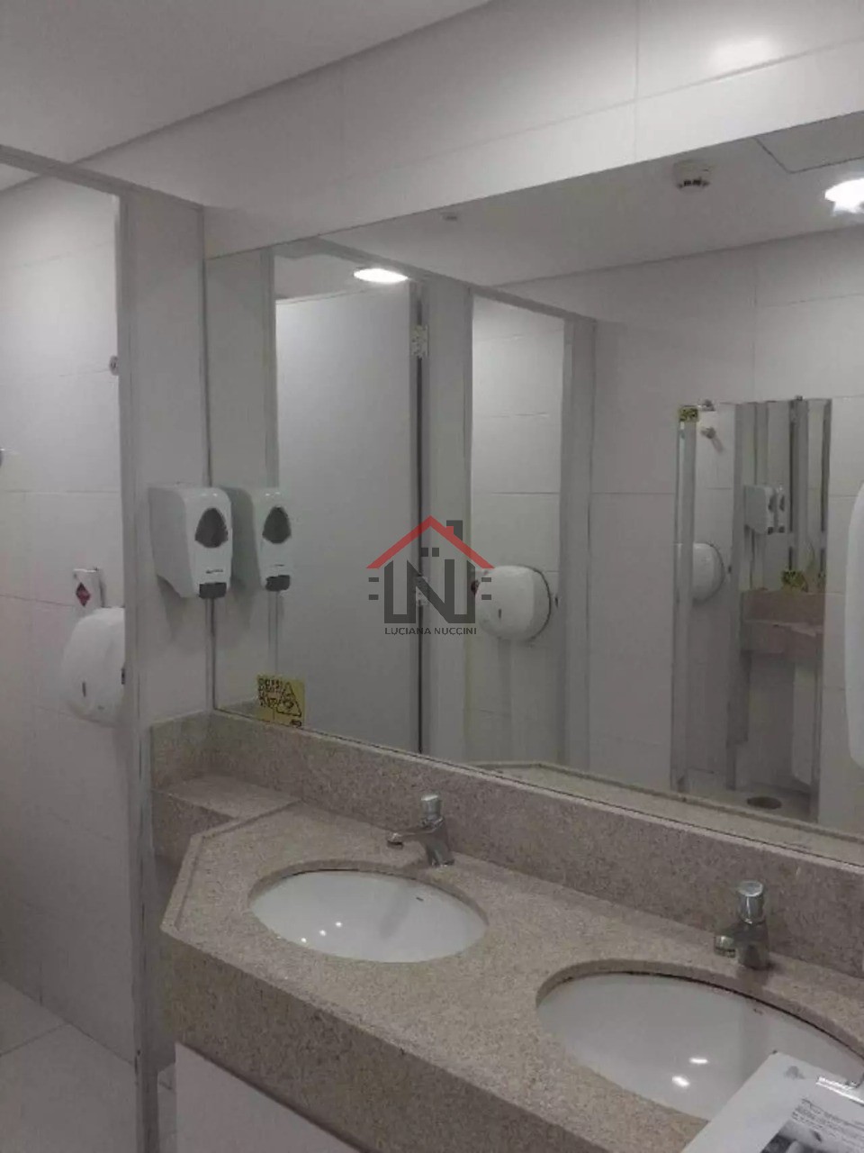 Prédio comercial de alto padrão para venda ou locação em Pinheiros, São Paulo-SP: 13 banheiros, 21 vagas de garagem, 775,00 m².