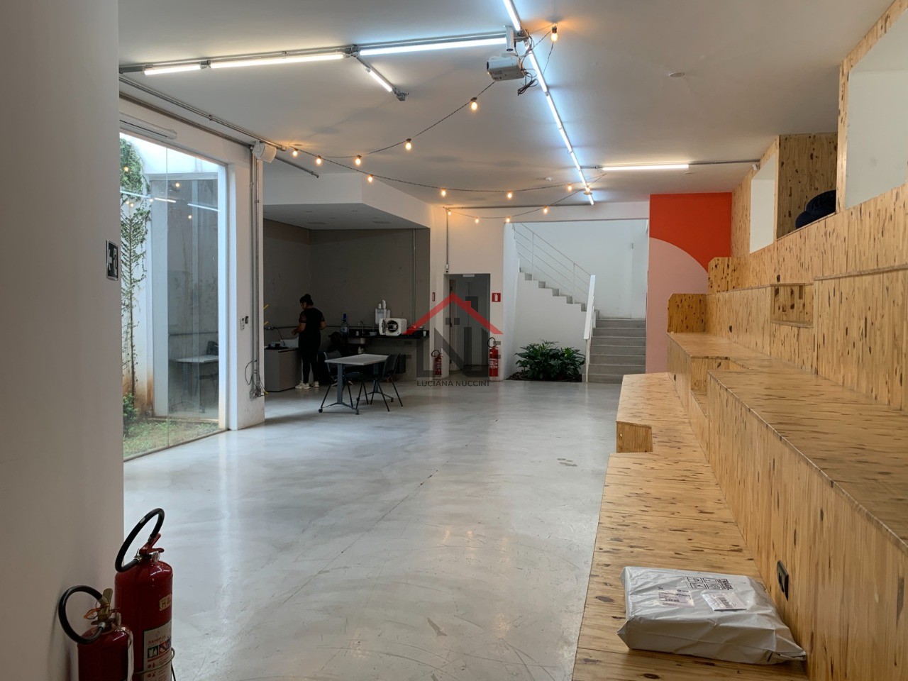 Salão Comercial de Alto Padrão na Vila Olímpia, São Paulo-SP: 700m², 5 Banheiros e 5 Vagas de Garagem!
