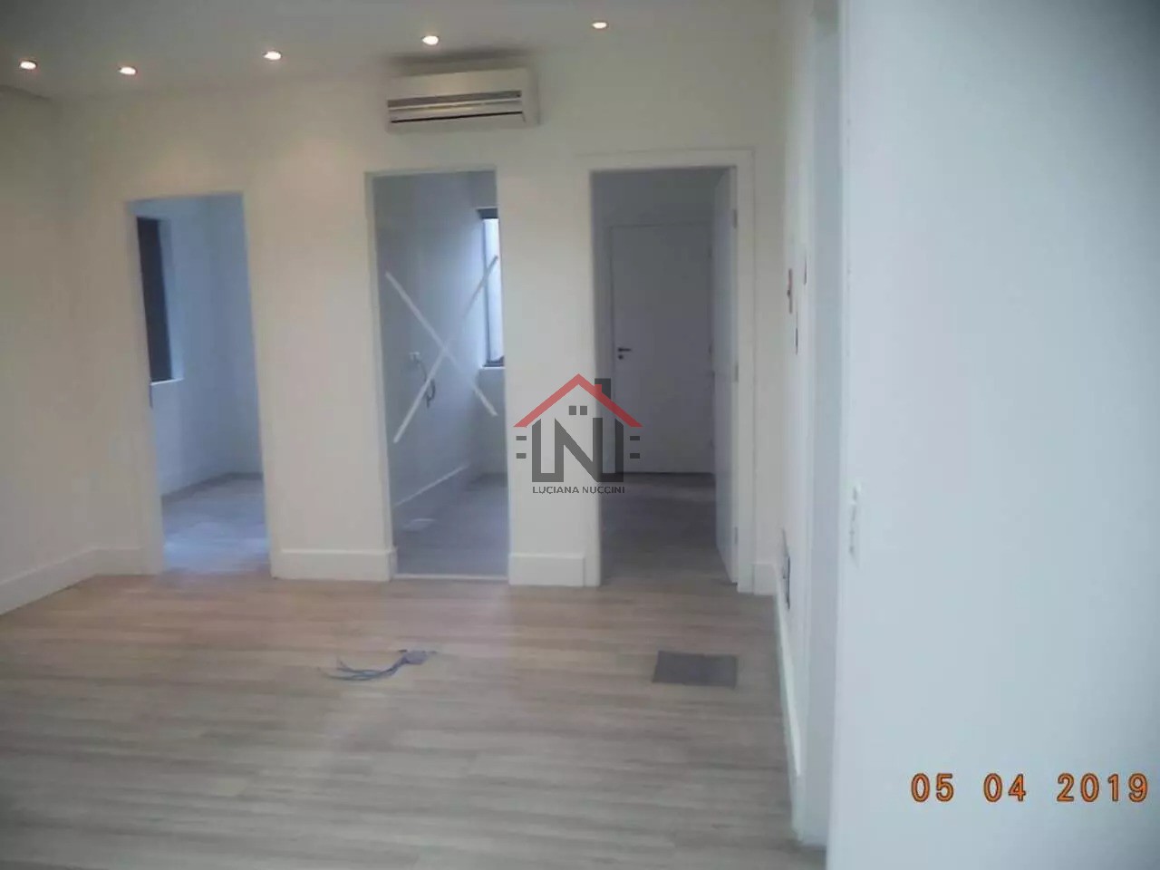 Conjunto Comercial à Venda na Vila Olímpia - São Paulo-SP: 2 Banheiros, 1 Vaga, 37m² de Área!