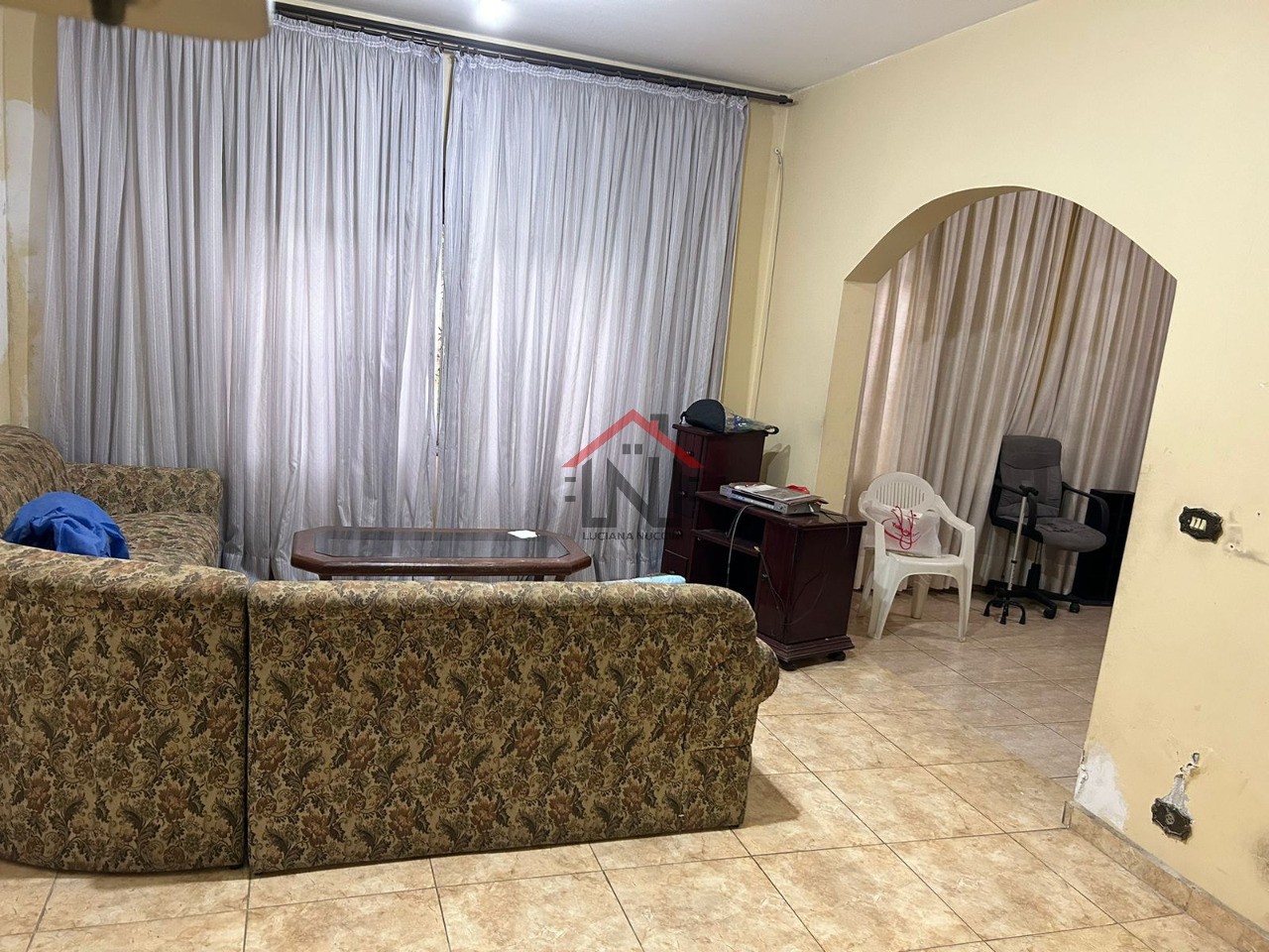 Casa à venda em São João Clímaco, São Paulo-SP: 3 quartos, 3 salas, 3 banheiros, 5 vagas de garagem, 298m² de área.